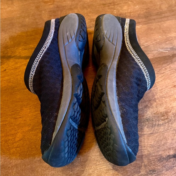 💥Merrell Mesh Honeycomb Pattern Ortholite Mules💥 - Picture 2 of 10